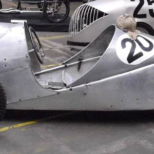 1280px-neander_fahrmaschine_dreirad_1934-1939_seitlich.jpg